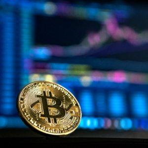 Да инвестирам ли в bitcoin, щом толкова други го правят?
